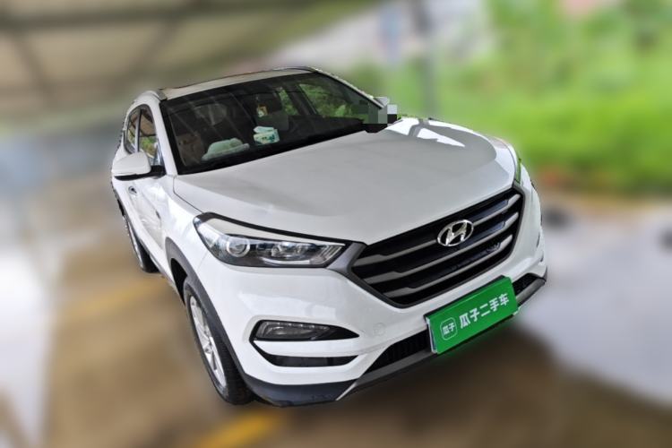 Used Hyundai Tucson 2015 1.6T Dual-Clutch Two-Wheel-Drive Smart Model Front Right 45 Deg