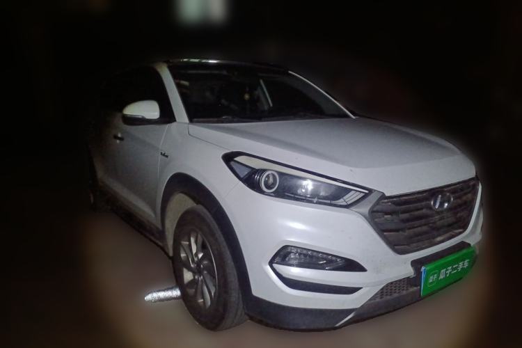 Used Hyundai Tucson 2015 1.6T Dual-Clutch Two-Wheel-Drive Smart Model Front Right 45 Deg