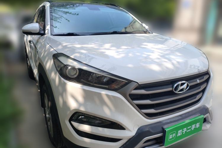 Used Hyundai Tucson 2015 1.6T Dual-Clutch Two-Wheel-Drive Smart Model Front Right 45 Deg