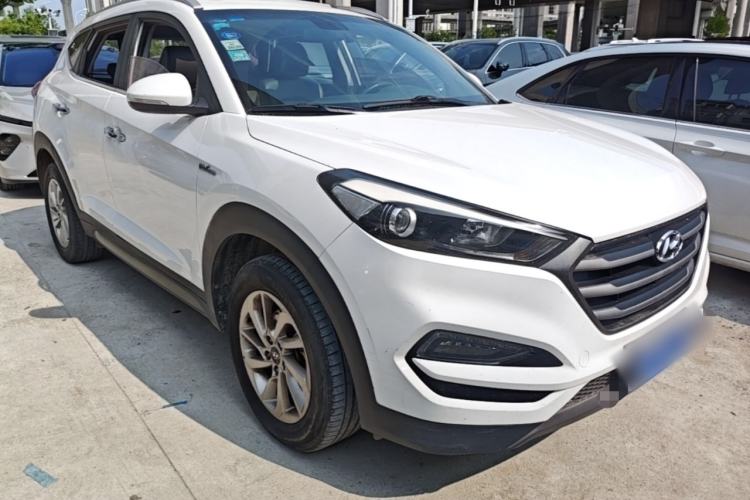 Used Hyundai Tucson 2015 1.6T Dual-Clutch Two-Wheel-Drive Smart Model Front Right 45 Deg