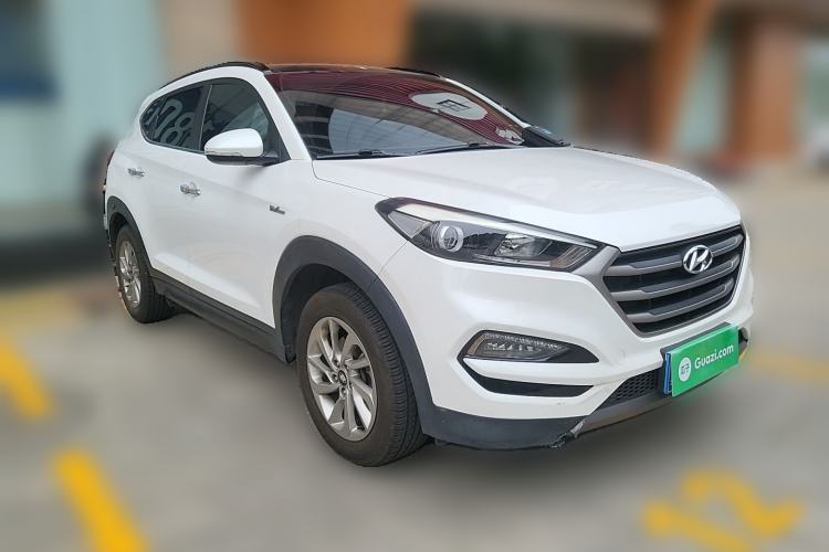 Used Hyundai Tucson 2015 1.6T Dual-Clutch Two-Wheel-Drive Smart Model Front Right 45 Deg