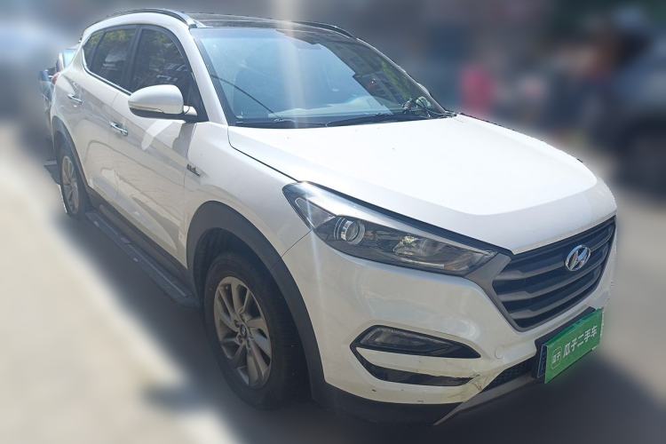 Used Hyundai Tucson 2015 1.6T Dual-Clutch Two-Wheel-Drive Smart Model Front Right 45 Deg