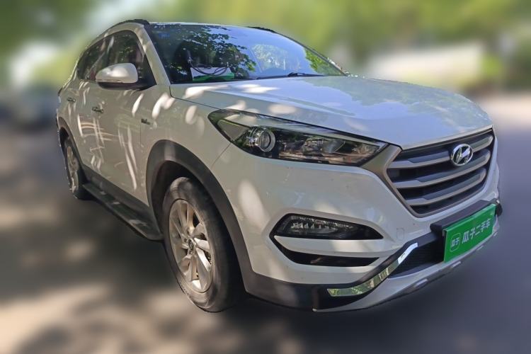 Used Hyundai Tucson 2015 1.6T Dual-Clutch Two-Wheel-Drive Smart Model Front Right 45 Deg