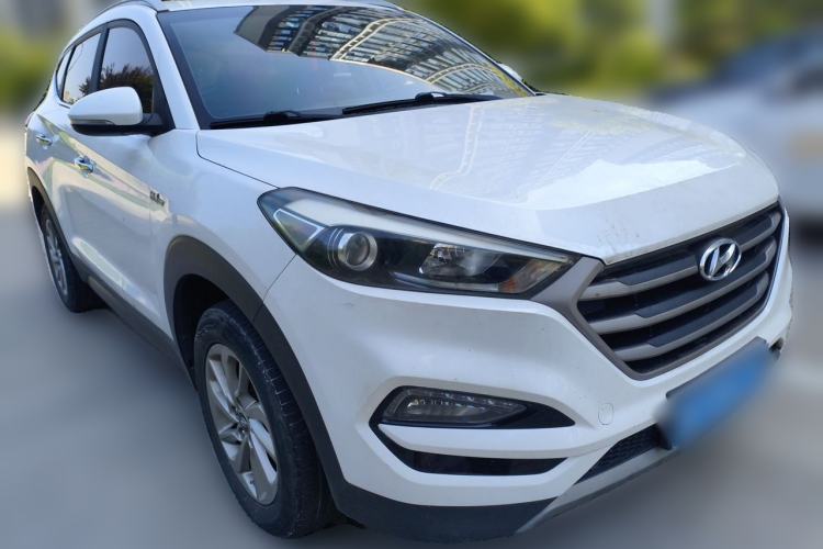 Used Hyundai Tucson 2015 1.6T Dual-Clutch Two-Wheel-Drive Smart Model Front Right 45 Deg