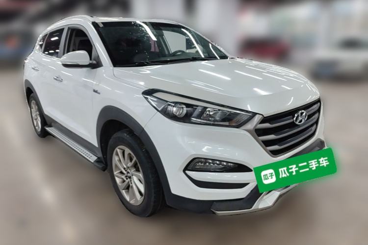 Used Hyundai Tucson 2015 1.6T Dual-Clutch Two-Wheel-Drive Smart Model Front Right 45 Deg