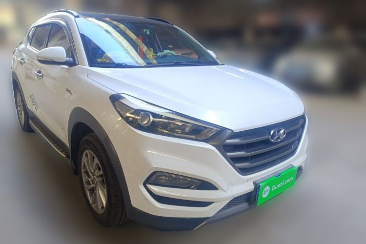 Used Hyundai Tucson 2015 1.6T Dual-Clutch Two-Wheel-Drive Smart Model Front Right 45 Deg