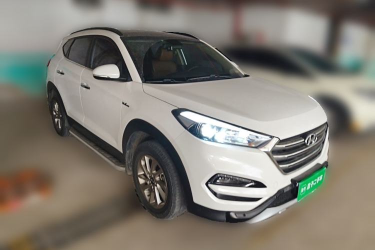 Used Hyundai Tucson 2015 1.6T Dual-Clutch Two-Wheel-Drive Smart Model Front Right 45 Deg