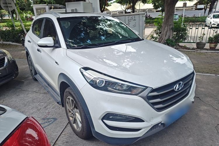 Used Hyundai Tucson 2015 1.6T Dual-Clutch Two-Wheel-Drive Smart Model Front Right 45 Deg