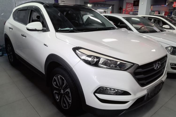 Used Hyundai Tucson 2015 1.6T Dual-Clutch Two-Wheel-Drive Leading Model Front Right 45 Deg