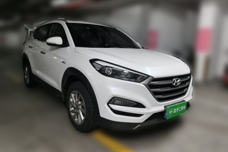Used Hyundai Tucson 2015 1.6T Dual-Clutch Two-Wheel-Drive Smart Model Front Right 45 Deg