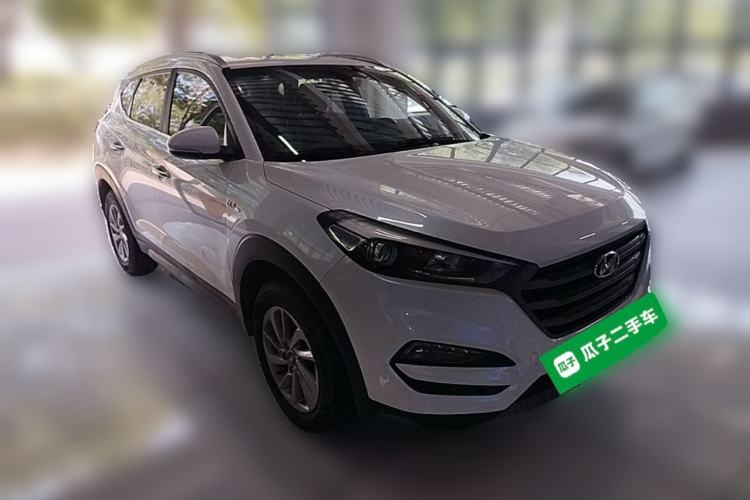 Used Hyundai Tucson 2015 1.6T Dual-Clutch Two-Wheel-Drive Smart Model Front Right 45 Deg