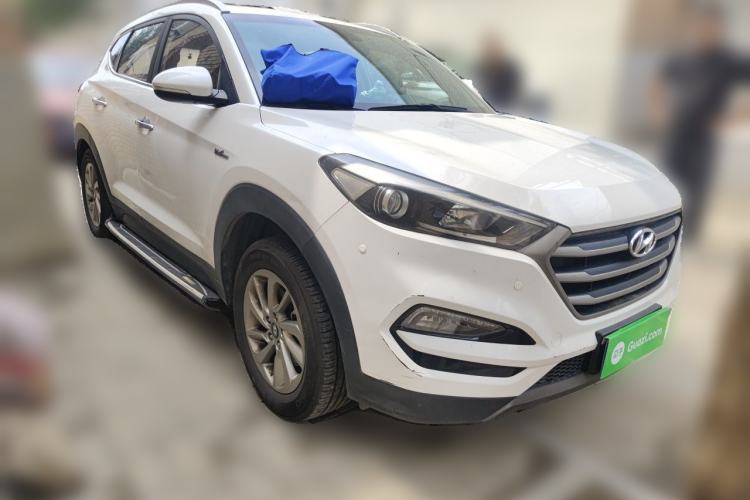 Used Hyundai Tucson 2015 1.6T Dual-Clutch Two-Wheel-Drive Smart Model Front Right 45 Deg
