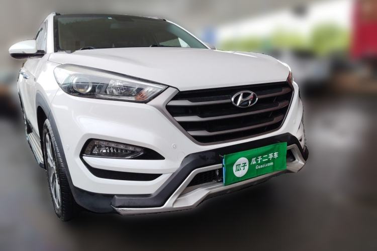 Used Hyundai Tucson 2015 1.6T Dual-Clutch Two-Wheel-Drive Leading Model Front Right 45 Deg