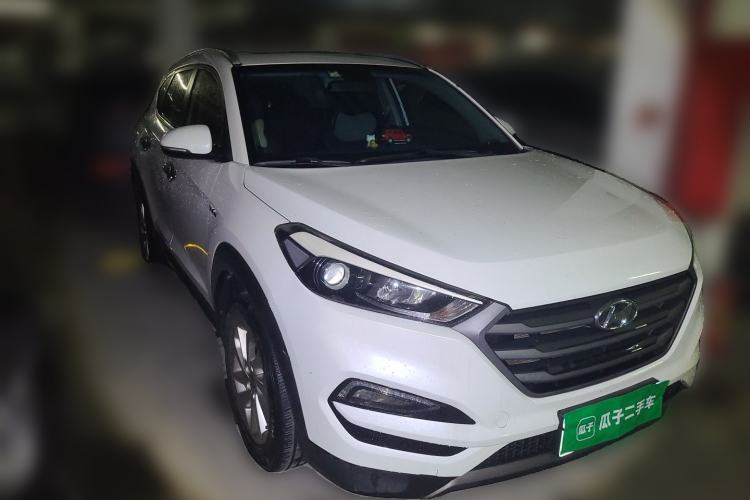 Used Hyundai Tucson 2015 1.6T Dual-Clutch Two-Wheel-Drive Smart Model Front Right 45 Deg