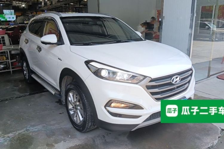 Used Hyundai Tucson 2015 1.6T Dual-Clutch Two-Wheel-Drive Smart Model Front Right 45 Deg