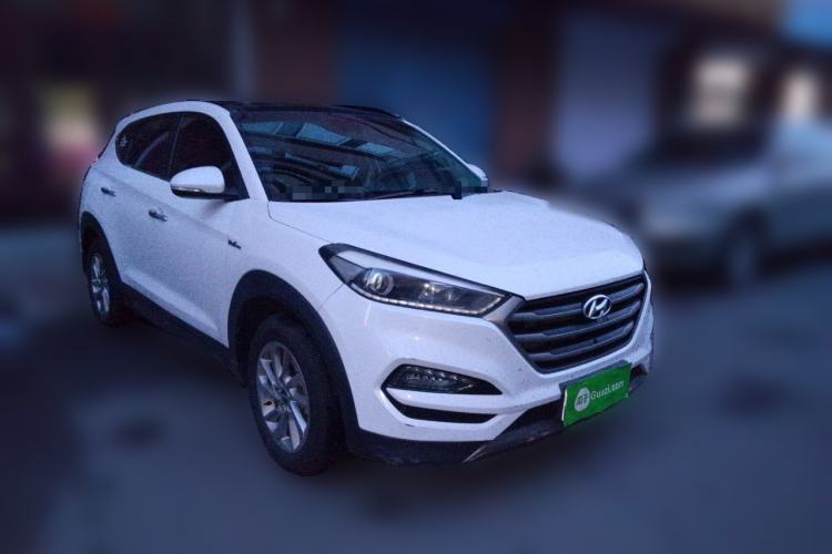 Used Hyundai Tucson 2015 1.6T Dual-Clutch Two-Wheel-Drive Smart Model Front Right 45 Deg