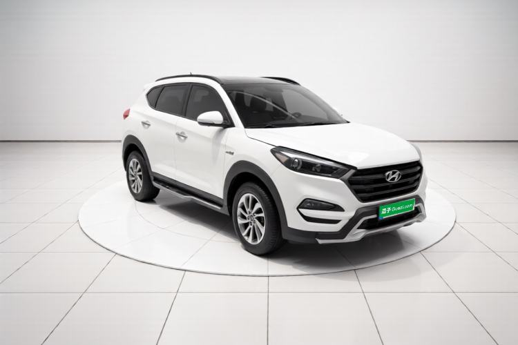 Used Hyundai Tucson 2015 1.6T Dual-Clutch Two-Wheel-Drive Leading Model Front Right 45 Deg