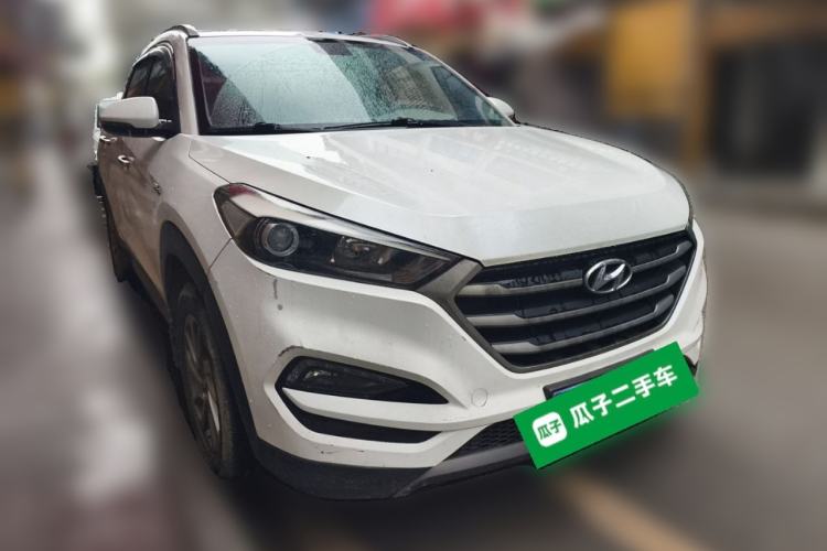 Used Hyundai Tucson 2015 1.6T Dual-Clutch Two-Wheel-Drive Smart Model Front Right 45 Deg