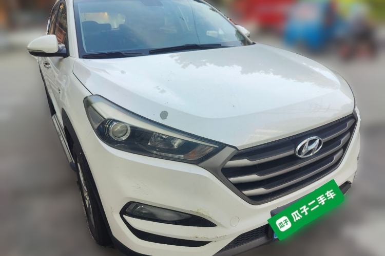 Used Hyundai Tucson 2015 1.6T Dual-Clutch Two-Wheel-Drive Smart Model Front Right 45 Deg