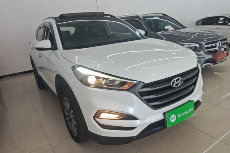 Used Hyundai Tucson 2015 1.6T Dual-Clutch Two-Wheel-Drive Leading Model Front Right 45 Deg