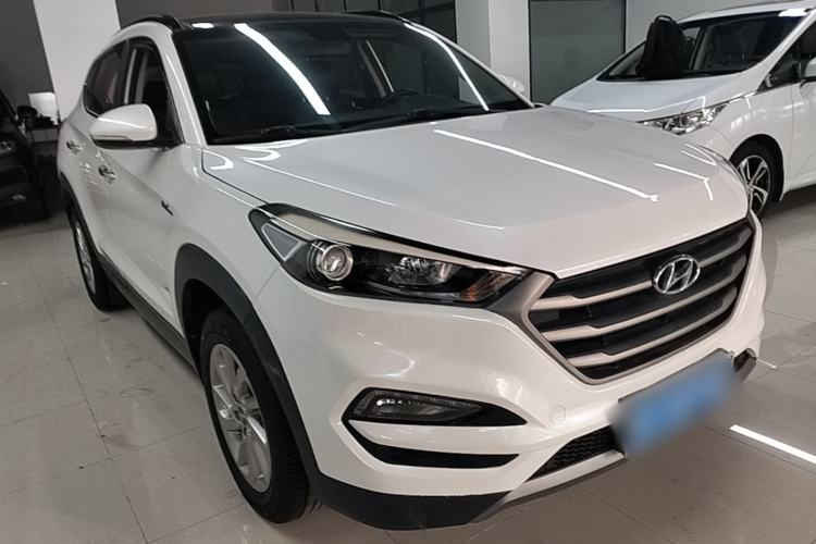 Used Hyundai Tucson 2015 1.6T Dual-Clutch Two-Wheel-Drive Smart Model Front Right 45 Deg