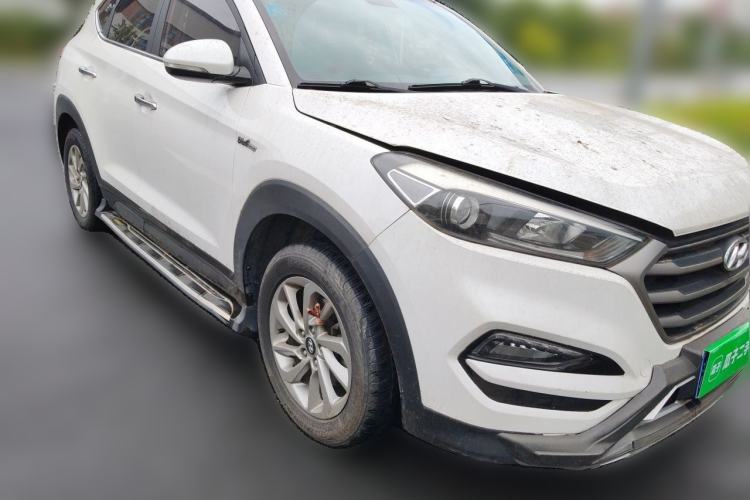 Used Hyundai Tucson 2015 1.6T Dual-Clutch Two-Wheel-Drive Smart Model Front Right 45 Deg