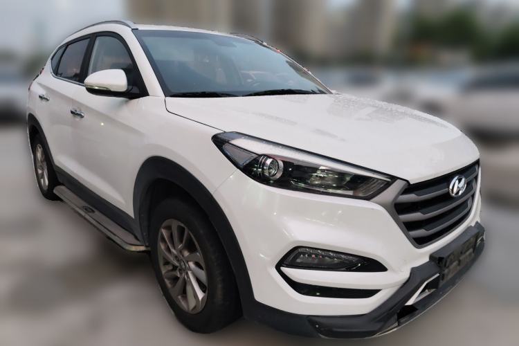 Used Hyundai Tucson 2015 1.6T Dual-Clutch Two-Wheel-Drive Smart Model Front Right 45 Deg