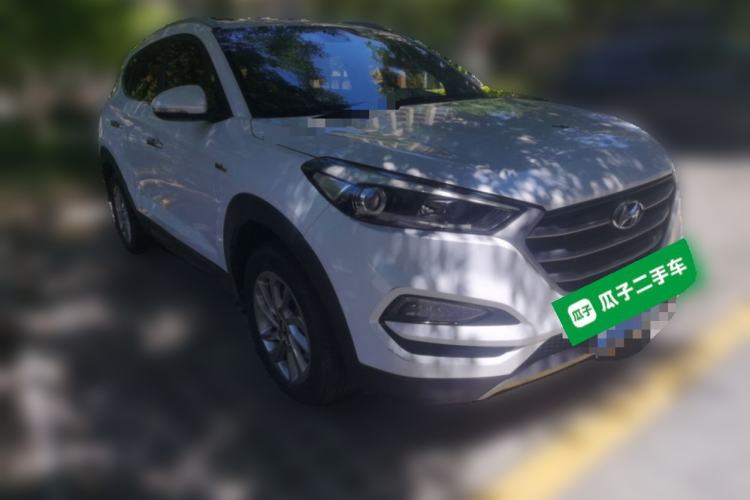 Used Hyundai Tucson 2015 1.6T Dual-Clutch Two-Wheel-Drive Smart Model Front Right 45 Deg