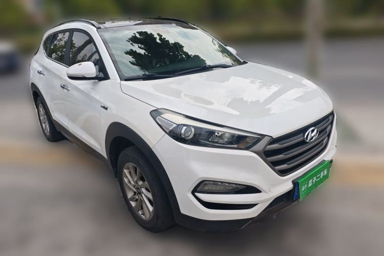 Used Hyundai Tucson 2015 1.6T Dual-Clutch Two-Wheel-Drive Smart Model Front Right 45 Deg