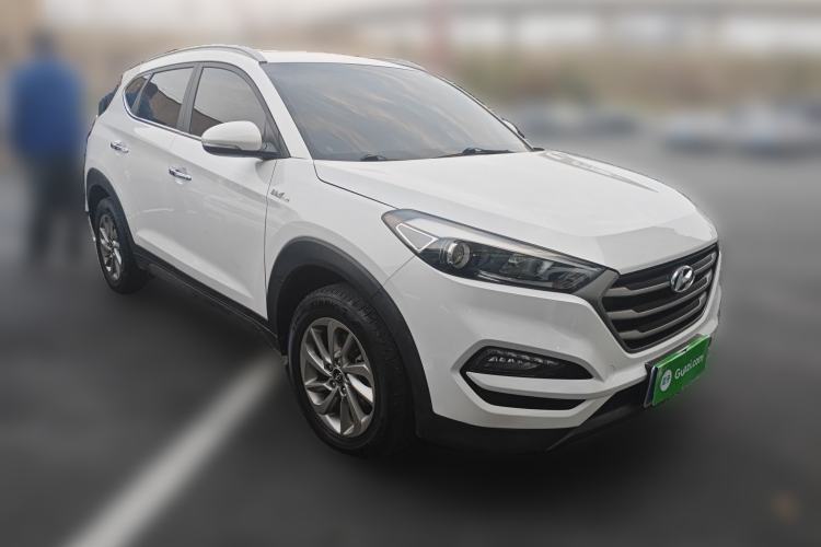 Used Hyundai Tucson 2015 1.6T Dual-Clutch Two-Wheel-Drive Smart Model Front Right 45 Deg