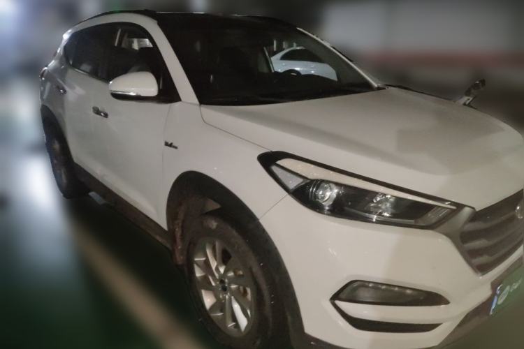 Used Hyundai Tucson 2015 1.6T Dual-Clutch Two-Wheel-Drive Smart Model Front Right 45 Deg