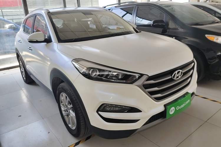 Used Hyundai Tucson 2015 1.6T Dual-Clutch Two-Wheel-Drive Smart Model Front Right 45 Deg
