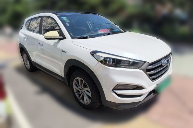 Used Hyundai Tucson 2015 1.6T Dual-Clutch Two-Wheel-Drive Smart Model Front Right 45 Deg