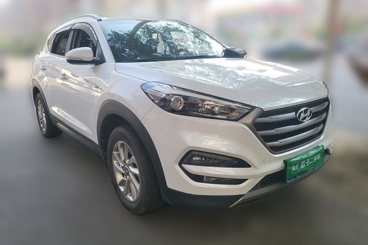 Used Hyundai Tucson 2015 1.6T Dual-Clutch Two-Wheel-Drive Smart Model Front Right 45 Deg