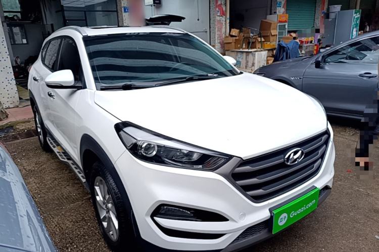 Used Hyundai Tucson 2015 2.0L Automatic Two-Wheel Drive Smart Version Front Right 45 Deg