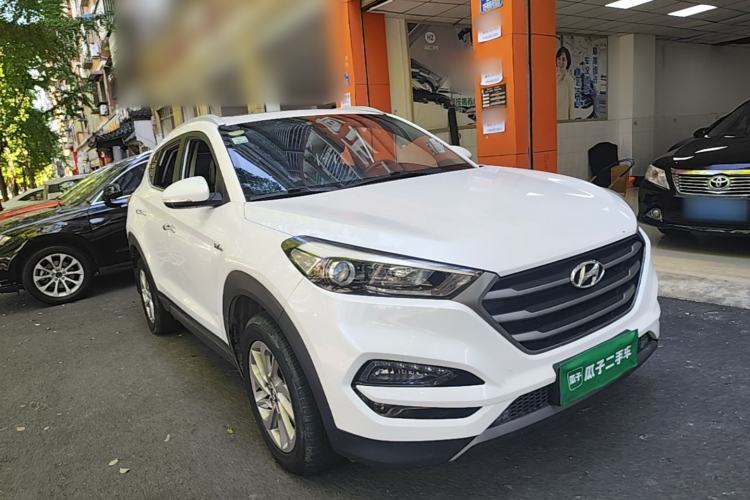 Used Hyundai Tucson 2015 1.6T Dual-Clutch Two-Wheel-Drive Smart Model Front Right 45 Deg