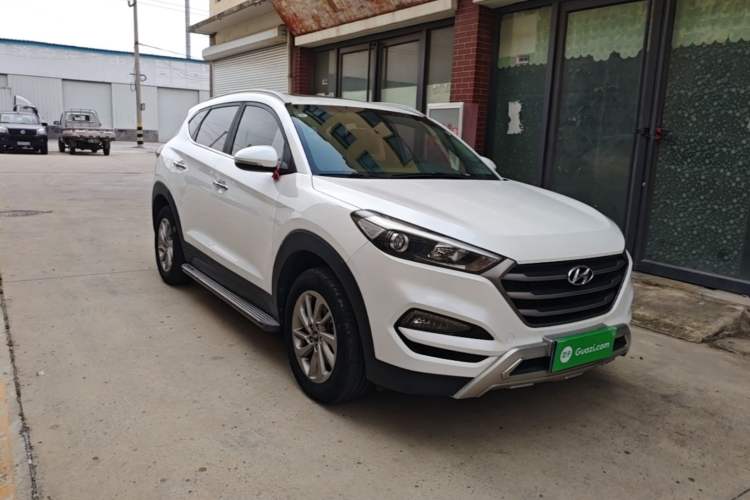 Used Hyundai Tucson 2015 1.6T Dual-Clutch Two-Wheel-Drive Smart Model Front Right 45 Deg