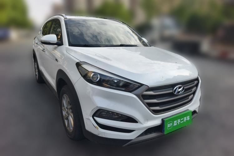 Used Hyundai Tucson 2015 1.6T Dual-Clutch Two-Wheel-Drive Smart Model Front Right 45 Deg