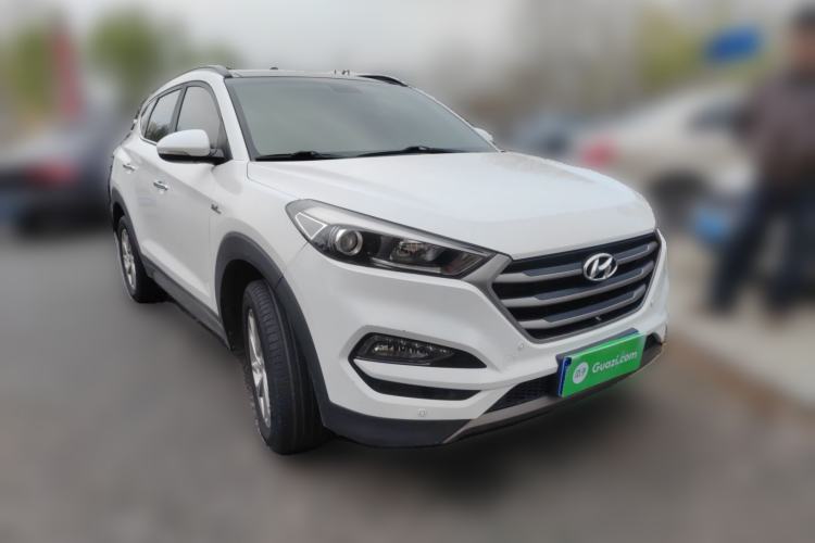 Used Hyundai Tucson 2015 1.6T Dual-Clutch Two-Wheel-Drive Smart Model Front Right 45 Deg