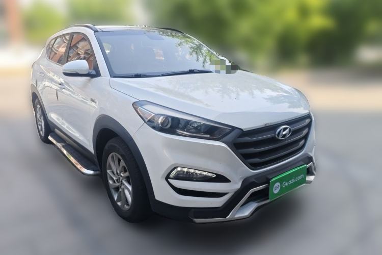 Used Hyundai Tucson 2015 1.6T Dual-Clutch Two-Wheel-Drive Smart Model Front Right 45 Deg
