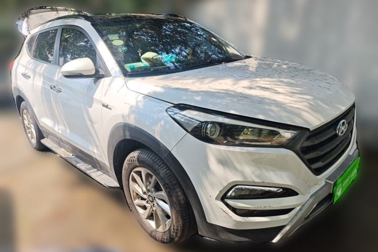 Used Hyundai Tucson 2015 1.6T Dual-Clutch Two-Wheel-Drive Smart Model Front Right 45 Deg