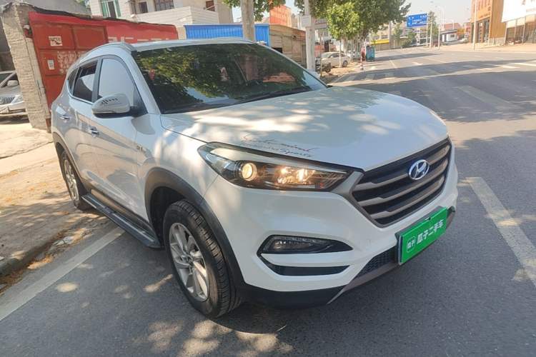 Used Hyundai Tucson 2015 1.6T Dual-Clutch Two-Wheel-Drive Smart Model Front Right 45 Deg