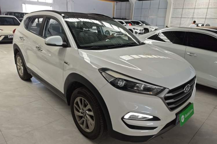 Used Hyundai Tucson 2015 1.6T Dual-Clutch Two-Wheel-Drive Smart Model Front Right 45 Deg