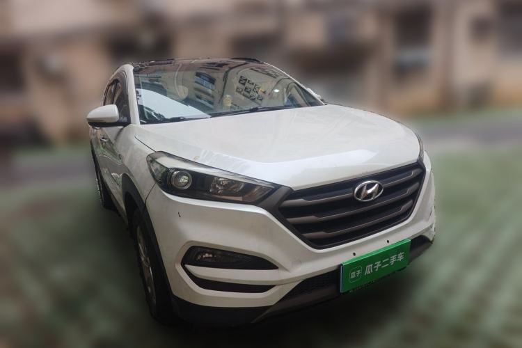 Used Hyundai Tucson 2015 1.6T Dual-Clutch Two-Wheel-Drive Smart Model Front Right 45 Deg