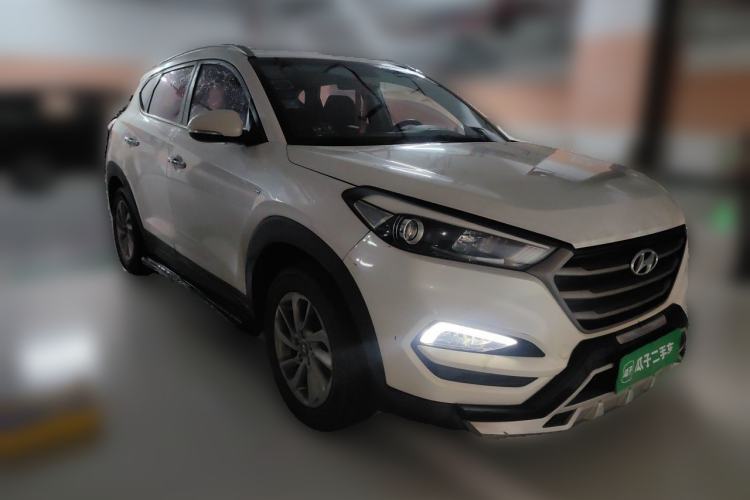 Used Hyundai Tucson 2015 1.6T Dual-Clutch Two-Wheel-Drive Smart Model Front Right 45 Deg