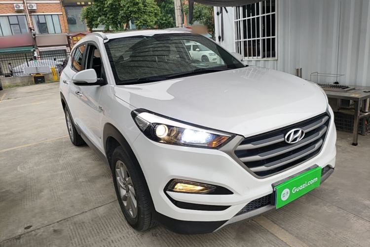 Used Hyundai Tucson 2015 1.6T Dual-Clutch Two-Wheel-Drive Smart Model Front Right 45 Deg