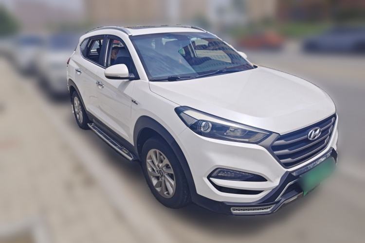 Used Hyundai Tucson 2015 1.6T Dual-Clutch Two-Wheel-Drive Smart Model Front Right 45 Deg