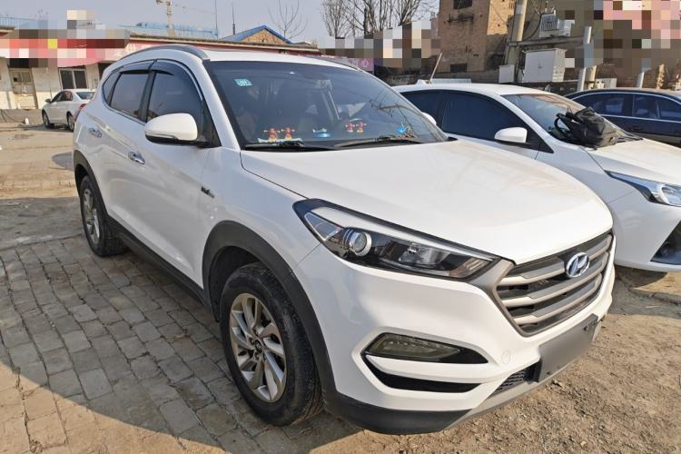 Used Hyundai Tucson 2015 1.6T Dual-Clutch Two-Wheel-Drive Smart Model Front Right 45 Deg