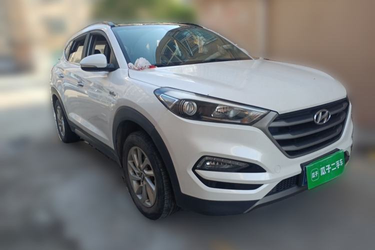 Used Hyundai Tucson 2015 1.6T Dual-Clutch Two-Wheel-Drive Smart Model Front Right 45 Deg