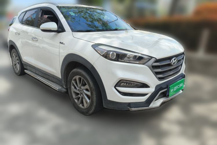 Used Hyundai Tucson 2015 1.6T Dual-Clutch Two-Wheel-Drive Smart Model Front Right 45 Deg